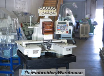 USED Toyota 820 - 1 Head - 6 Needles - Commercial Embroidery Machine year 1994